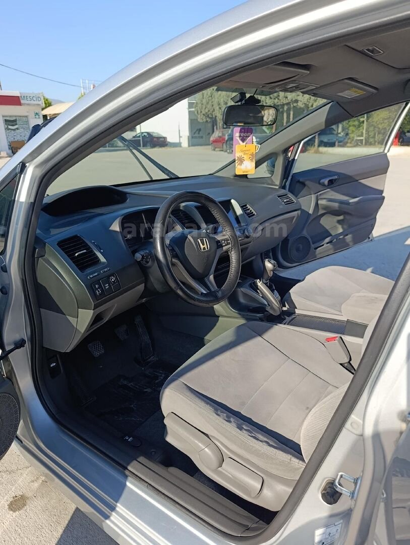 Sahibinden Honda Civic 1.6i VTEC Elegance 2007 Model İzmir 221.000 km Gri 4