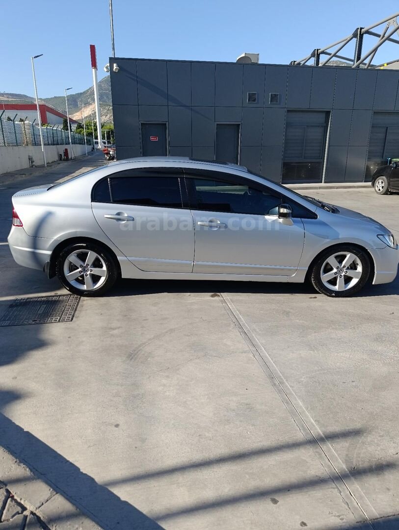 Sahibinden Honda Civic 1.6i VTEC Elegance 2007 Model İzmir 221.000 km Gri 6