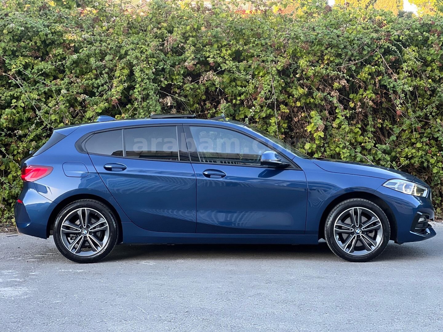 Galeriden BMW 1 Serisi 118i Sport Line 2023 Model İstanbul 40.000 km Mavi 6