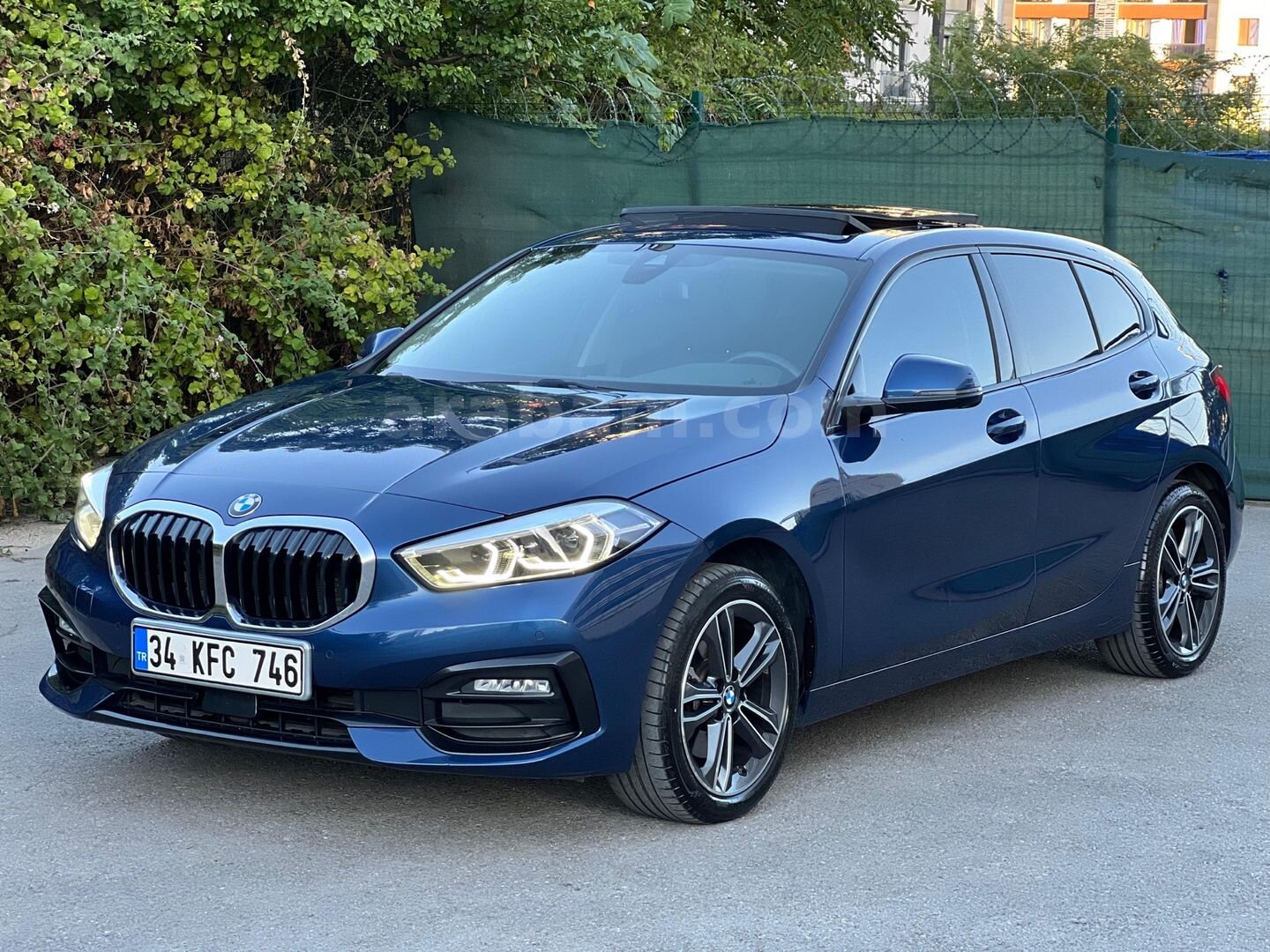 Galeriden BMW 1 Serisi 118i Sport Line 2023 Model İstanbul 40.000 km Mavi 2