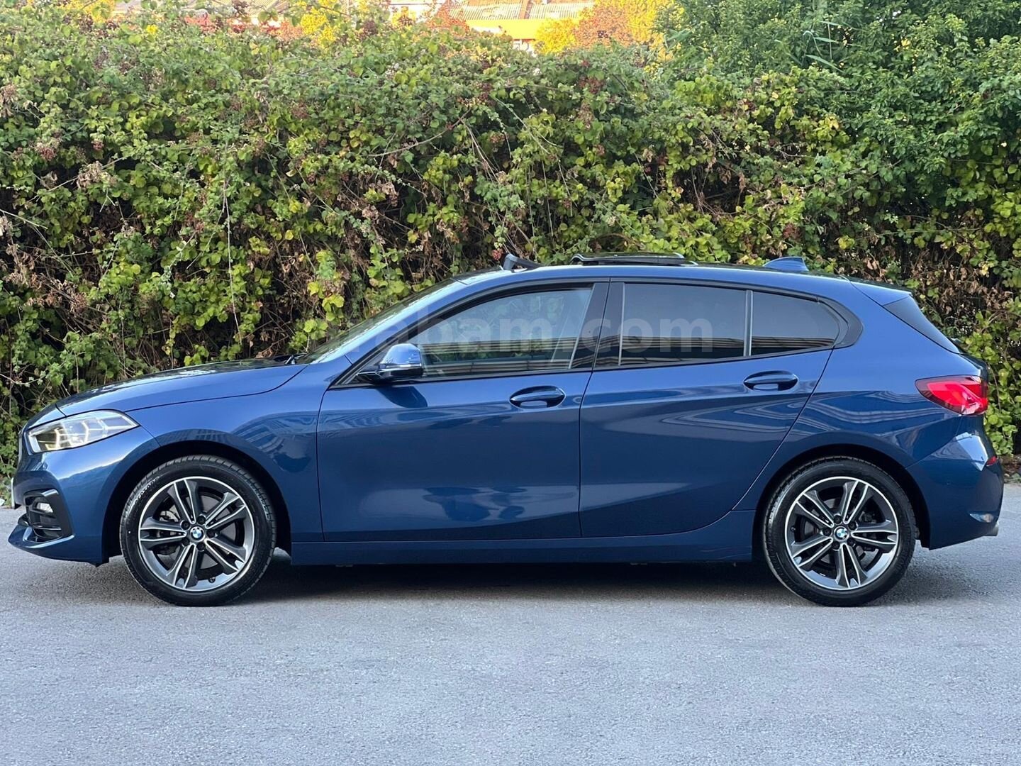 Galeriden BMW 1 Serisi 118i Sport Line 2023 Model İstanbul 40.000 km Mavi 3