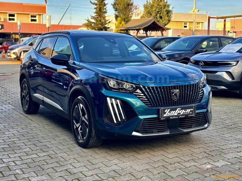 2025 HATASIZ BOYASIZ 29000 KM.1.2 BENZİN 130 BG.8 İLERİ OTOMATİK