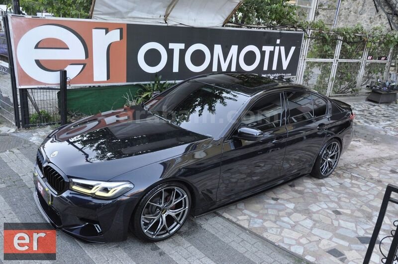 ER OTO 2023 BMW 5.20 İ 50 TH YEAR M EDİTİON BOYASIZ 68.192 KM