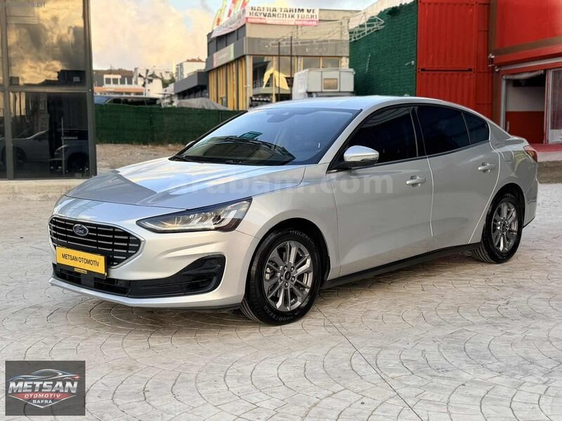 2025FORD FOCUS TİTANİUM HATASIZ BOYASIZ TRAMERSİZ SIFIR AYARINDA