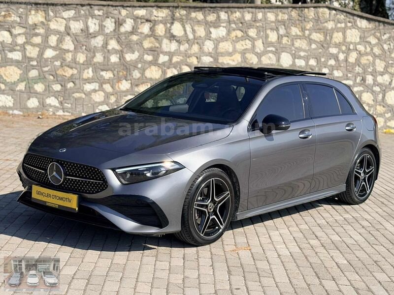 "GENÇLER OTOMOTİV" 2023 MERCEDES A 200 AMG+ BOYASIZ CAM TAVANLI