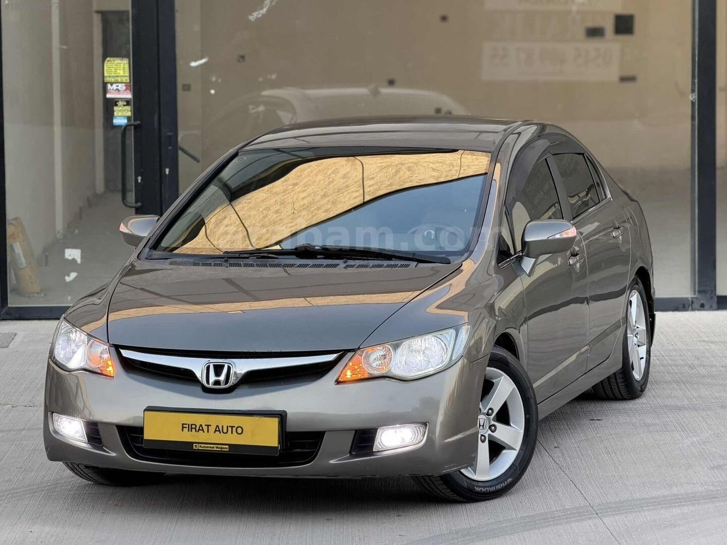 HONDA CİVİC 1.6 İ-VTEC PREMİUM DÜŞÜK KM EMSALSİZ TEMİZLİKTE 3