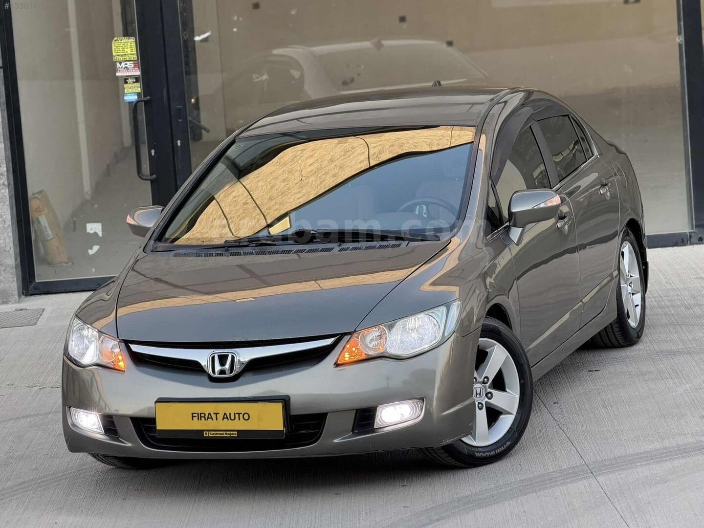 HONDA CİVİC 1.6 İ-VTEC PREMİUM DÜŞÜK KM EMSALSİZ TEMİZLİKTE 1
