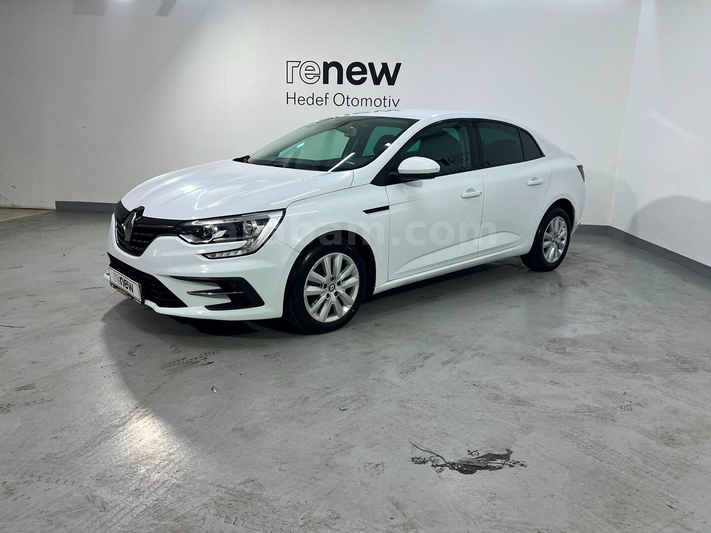 HEDEF RENAULT'DAN 0,99 KREDİ 2022 MEGANE JOY COMFORT 1.3 TCE %20 1