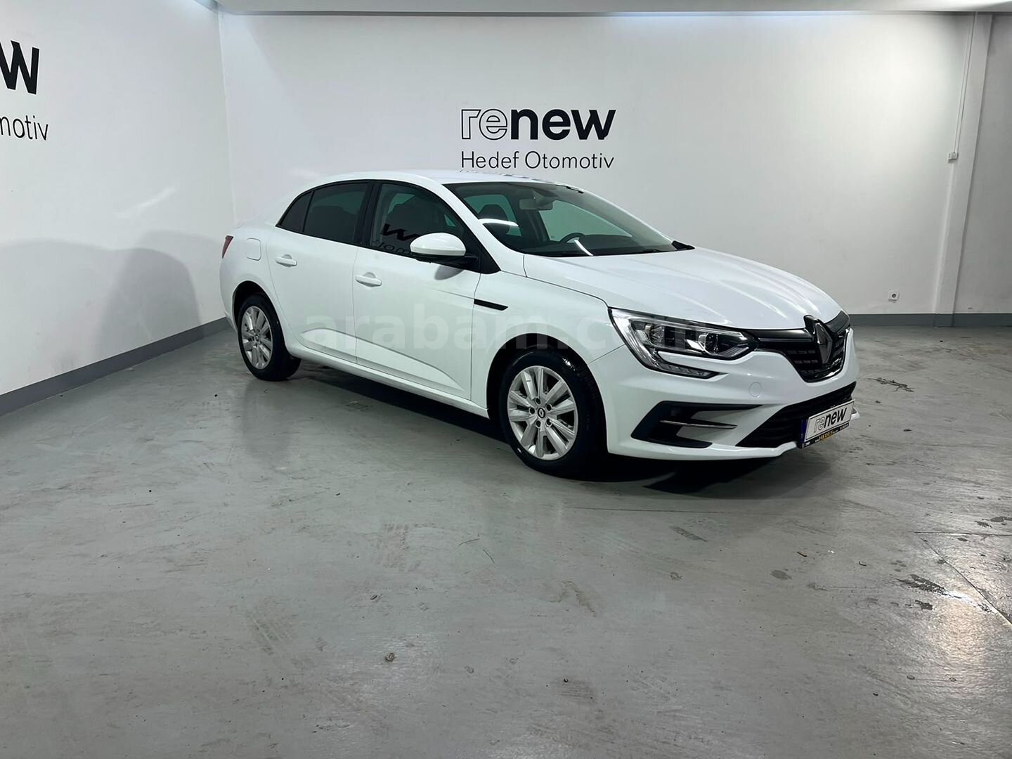 HEDEF RENAULT'DAN 0,99 KREDİ 2022 MEGANE JOY COMFORT 1.3 TCE %20 3