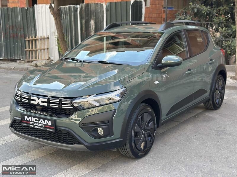 MİCAN OTO-2025 MODEL SANDERO STEPWAY HAKİ YEŞİL 11.000km'DE