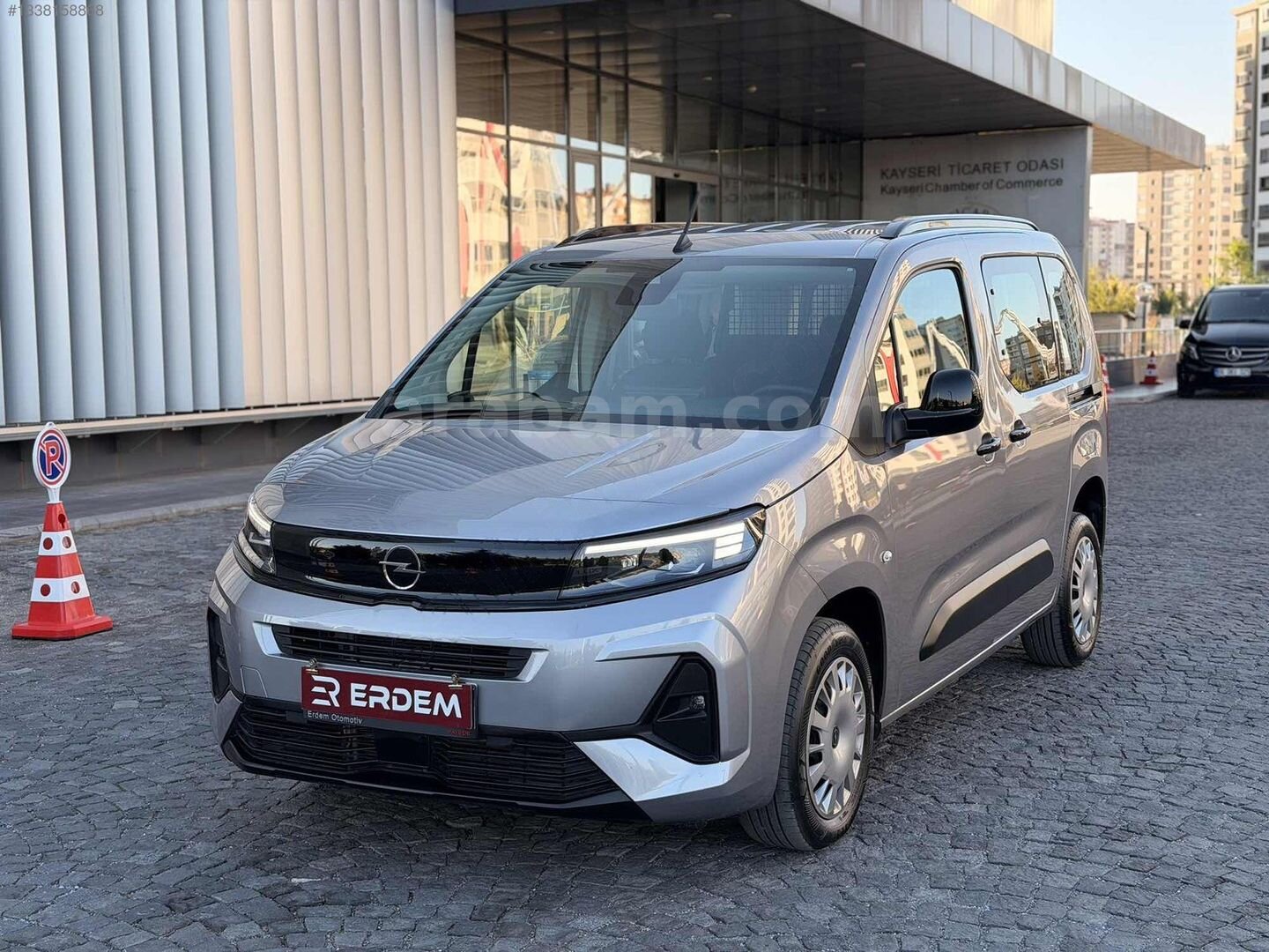 ERDEM OTOMOTİV BOYASIZ 24.000 KM 2025 SIFIR GİBİ 1.5 D OTOMATİK 6