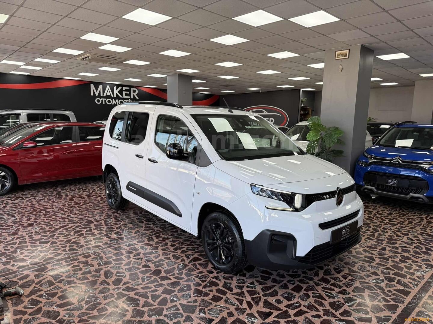 MAKER OTO'DAN 2025 MODEL CITROEN BERLINGO 1.5 BlueHDI MAX EAT8 6