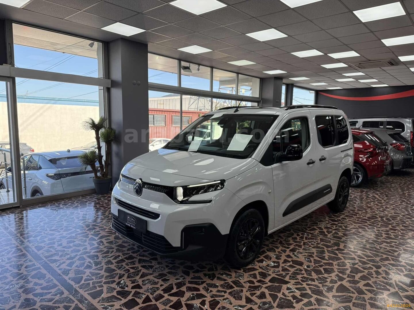 MAKER OTO'DAN 2025 MODEL CITROEN BERLINGO 1.5 BlueHDI MAX EAT8 7