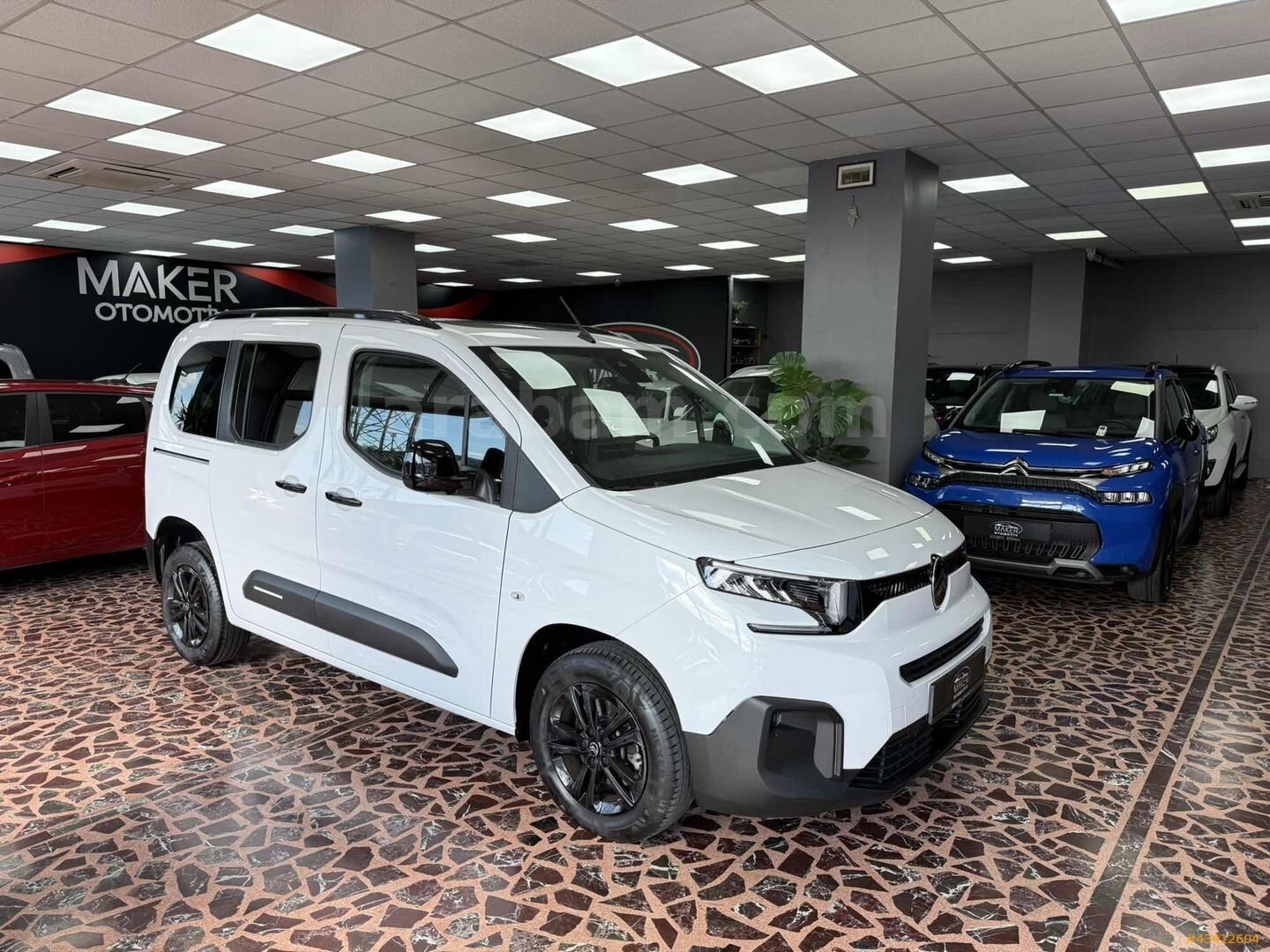 MAKER OTO'DAN 2025 MODEL CITROEN BERLINGO 1.5 BlueHDI MAX EAT8 5