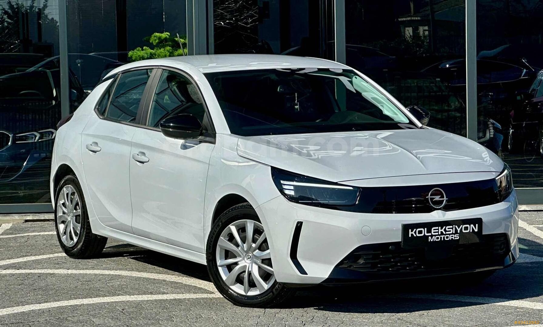 KOLEKSİYON MOTORS 10.000KM HATASIZ BOYASIZ 2025 MODEL 2