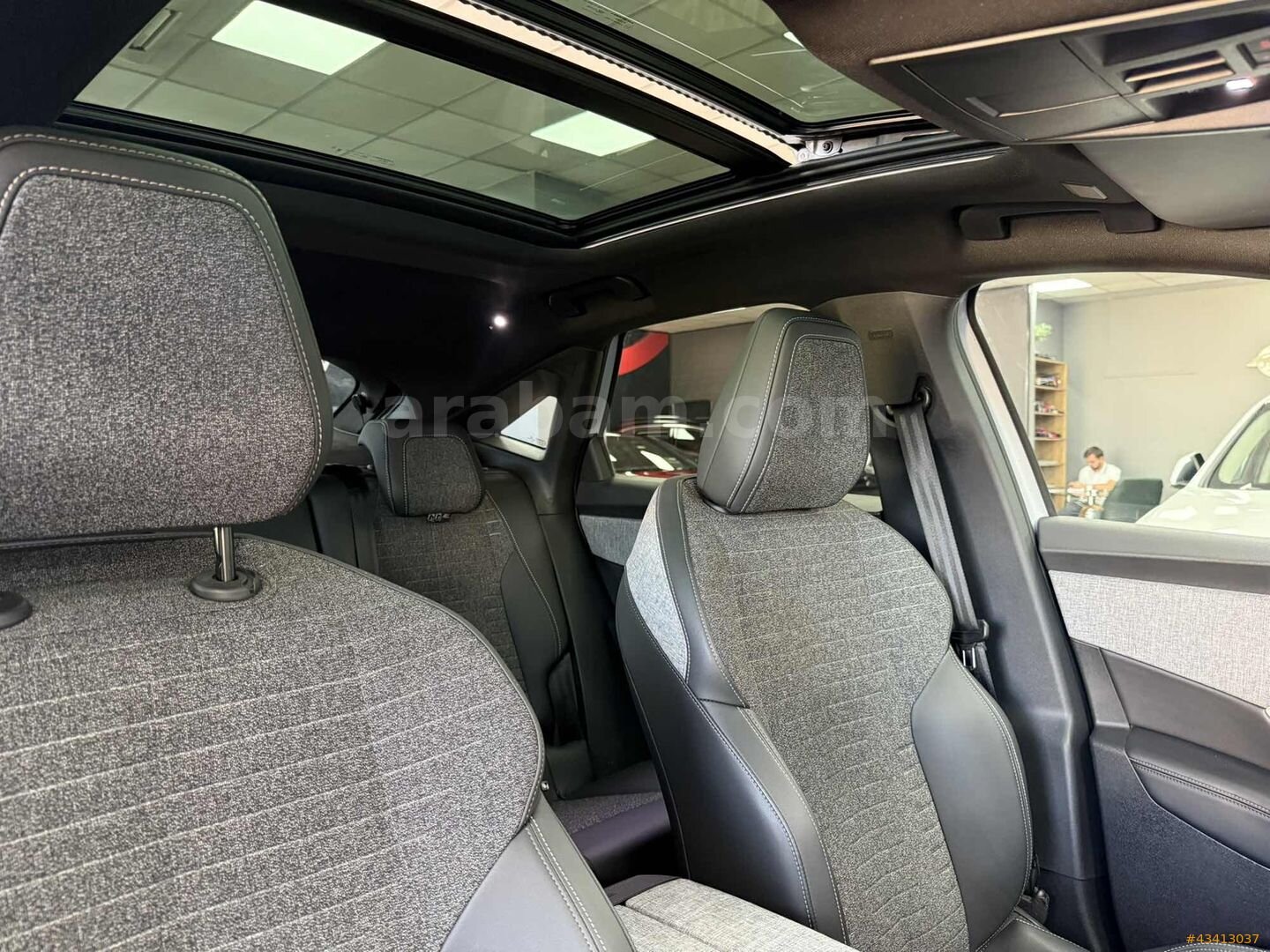 MAKER OTO'DAN 2025 MODEL PEUGEOT 3008 1.2 HYBRID ALLURE e-DCS6 7
