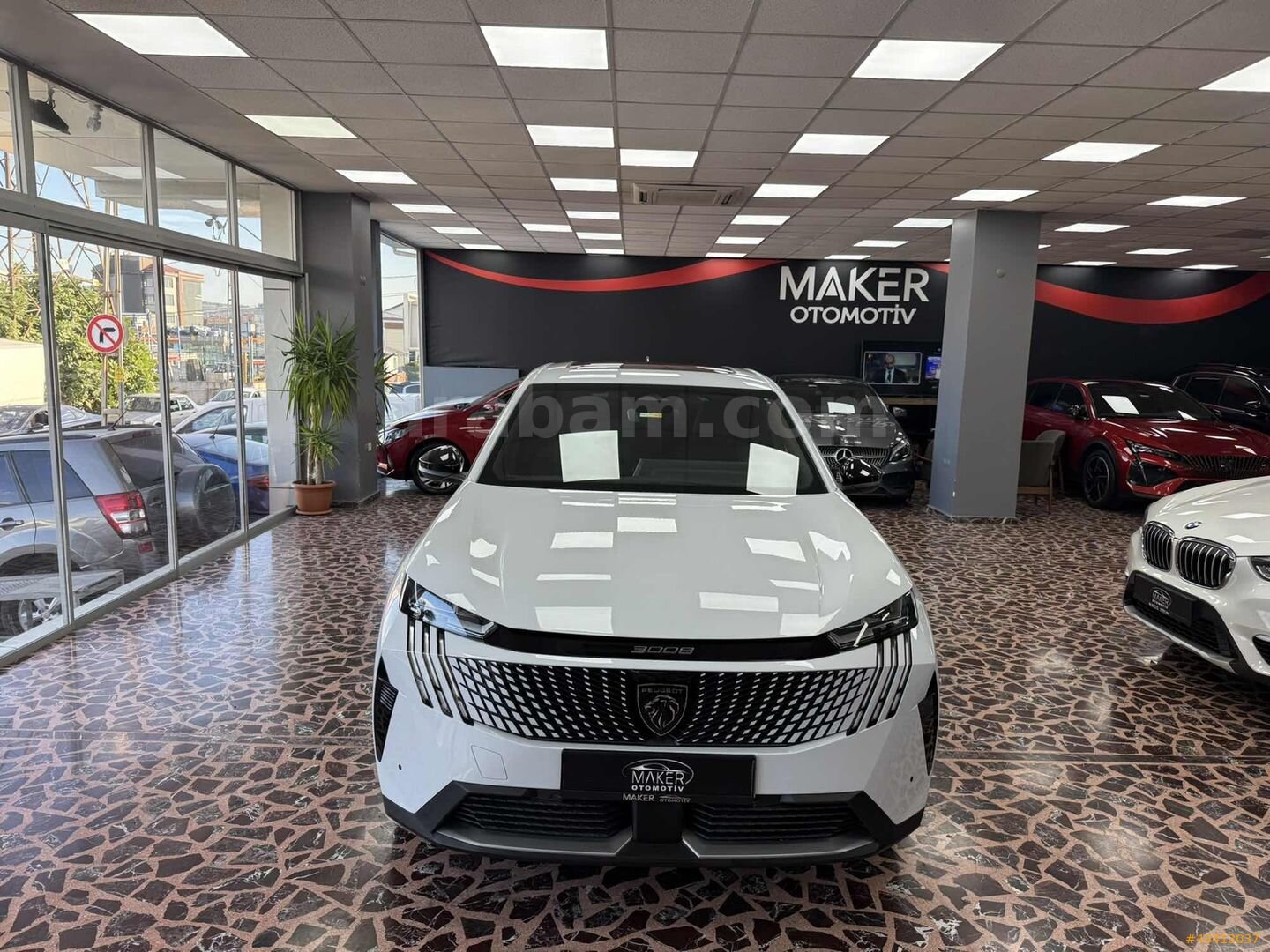 MAKER OTO'DAN 2025 MODEL PEUGEOT 3008 1.2 HYBRID ALLURE e-DCS6 4