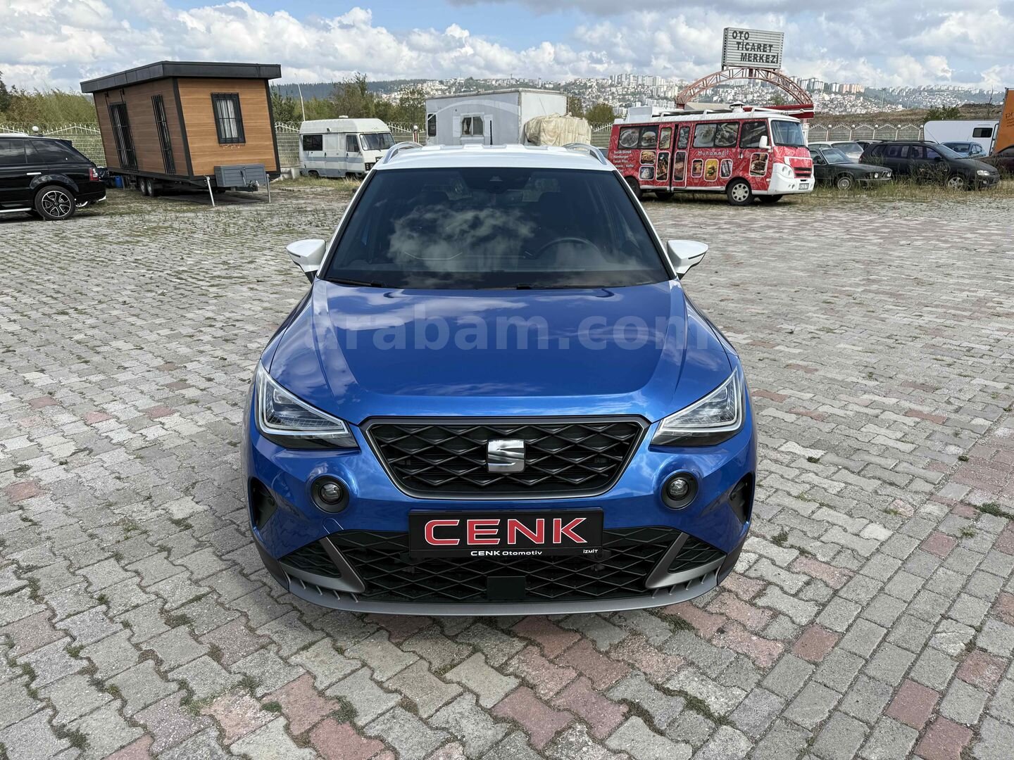 Galeriden Seat Arona 1.0 EcoTSI FR 2024 Model Kocaeli 20.000 km Mavi 2