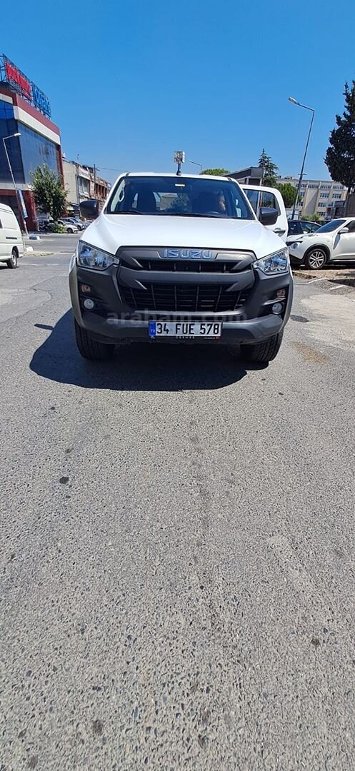 ISUZU DMAX 2022 MODEL 2023 ÇIKIŞLIDIR %20 FATURALI 1