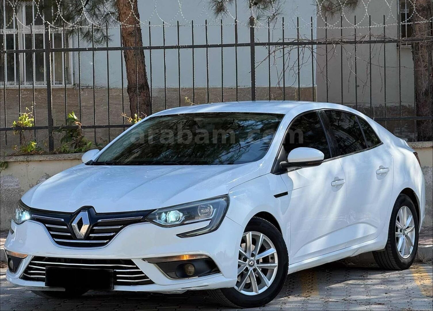 Galeriden Renault Megane 1.5 dCi Touch 2016 Model Şanlıurfa 228.000 km Beyaz 2