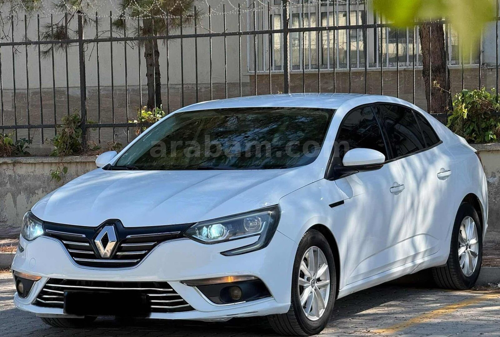 Galeriden Renault Megane 1.5 dCi Touch 2016 Model Şanlıurfa 228.000 km Beyaz 4