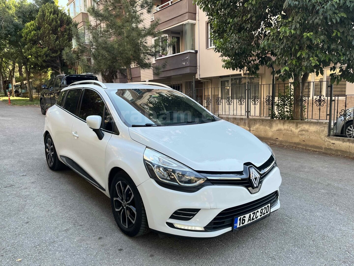 Galeriden Renault Clio 1.5 dCi SportTourer Touch 2019 Model Bursa 195.000 km Beyaz 1