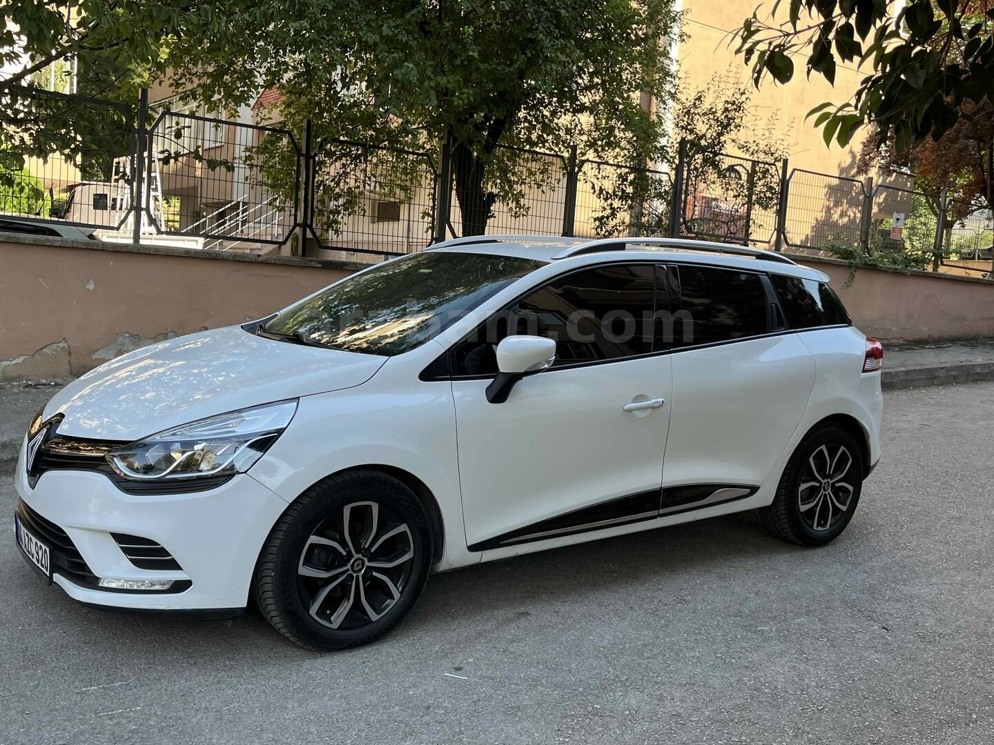 Galeriden Renault Clio 1.5 dCi SportTourer Touch 2019 Model Bursa 195.000 km Beyaz 4