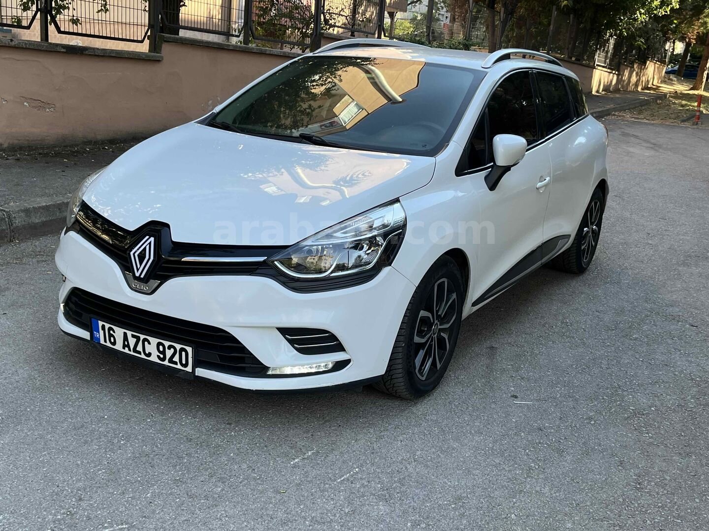 Galeriden Renault Clio 1.5 dCi SportTourer Touch 2019 Model Bursa 195.000 km Beyaz 3