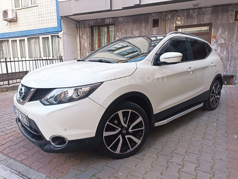 Nissan / Qashqai 1.6dCi / 2014 Model / Cam Tavan / Black Edition
