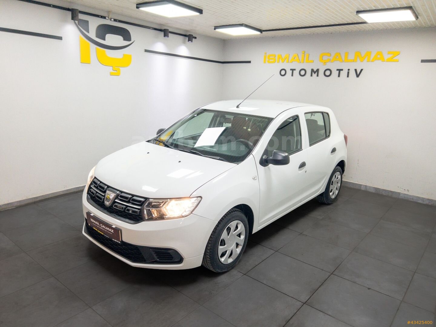 Galeriden Dacia Sandero 1.0 Ambiance 2017 Model İzmir 60.405 km Beyaz 3