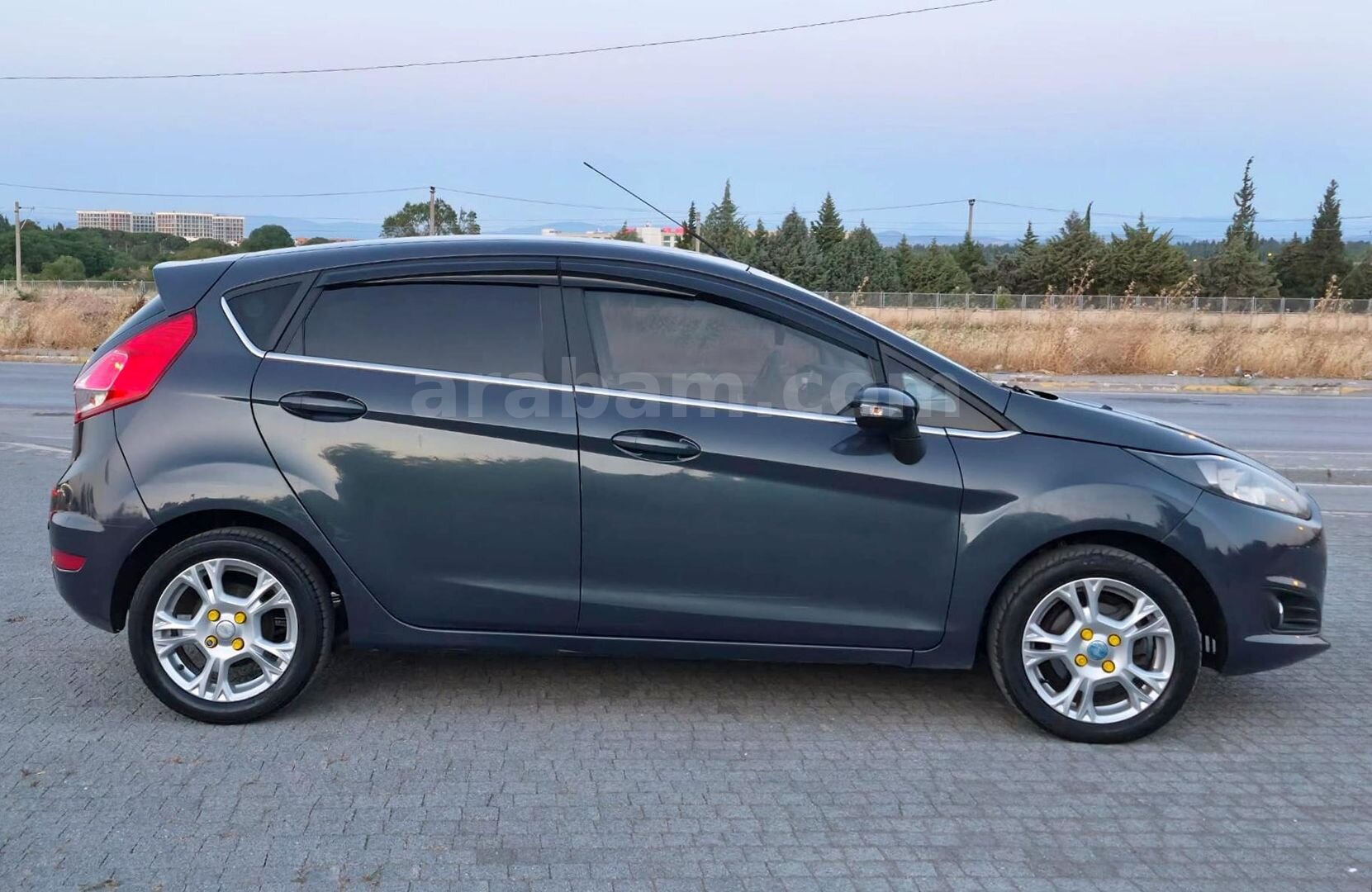 Galeriden Ford Fiesta 1.25 Trend X 2015 Model Balıkesir 175.000 km Gri 5
