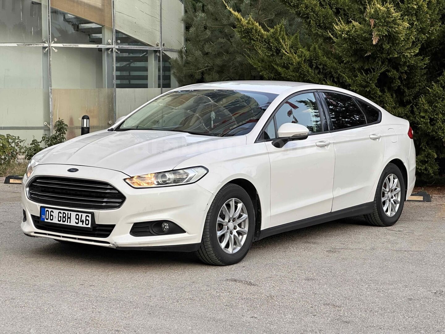 Galeriden Ford Mondeo 2.0 TDCi Style 2015 Model Ankara 205.000 km Beyaz 3