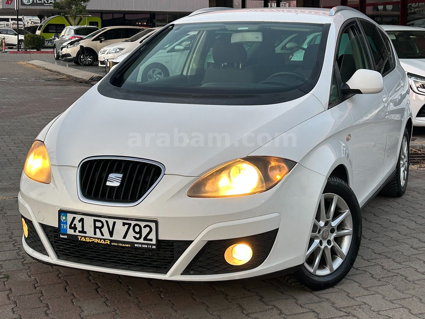 Galeriden Seat Altea 1.6 TDI Style XL 2012 Model Kocaeli 264.000 km Beyaz 3