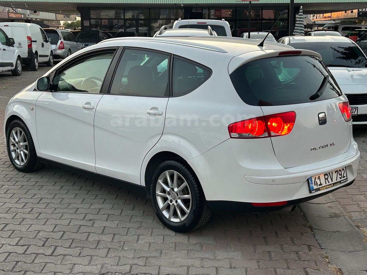 Galeriden Seat Altea 1.6 TDI Style XL 2012 Model Kocaeli 264.000 km Beyaz 6