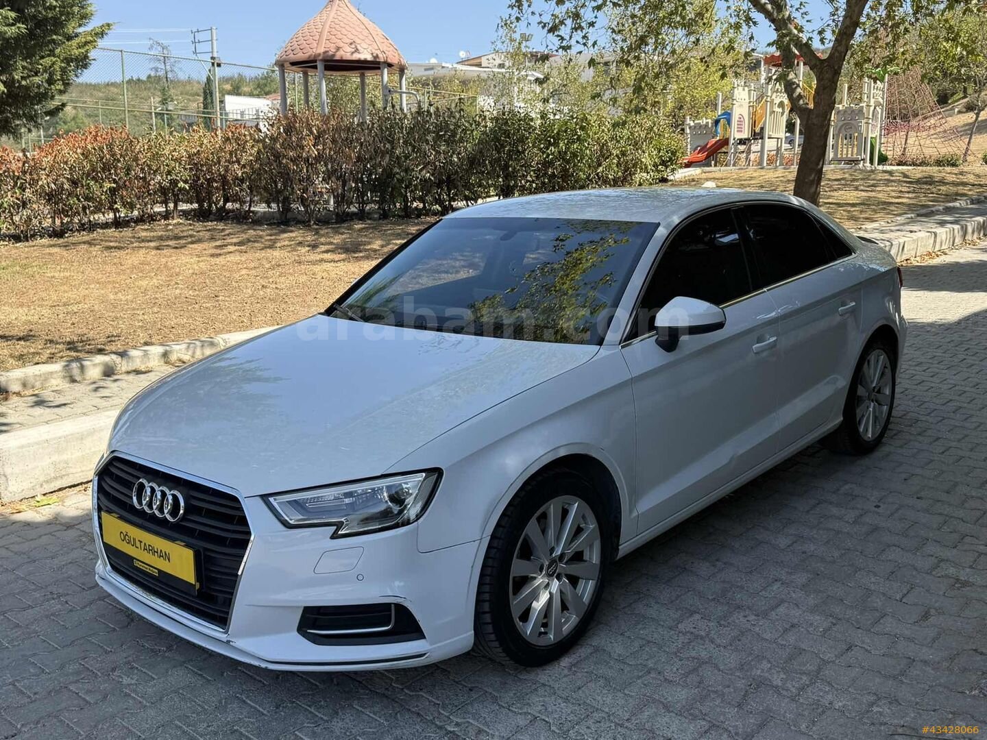 Galeriden Audi A3 Sedan 1.6 TDI Design Line 2018 Model İzmir 199.000 km Beyaz 3