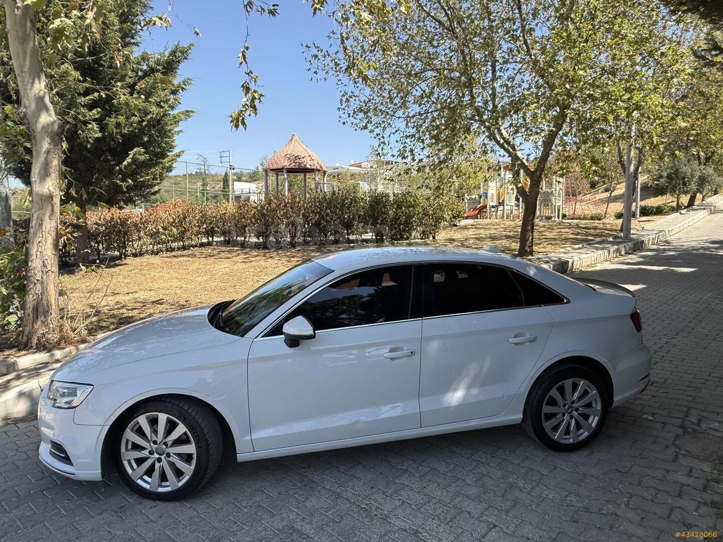 Galeriden Audi A3 Sedan 1.6 TDI Design Line 2018 Model İzmir 199.000 km Beyaz 7