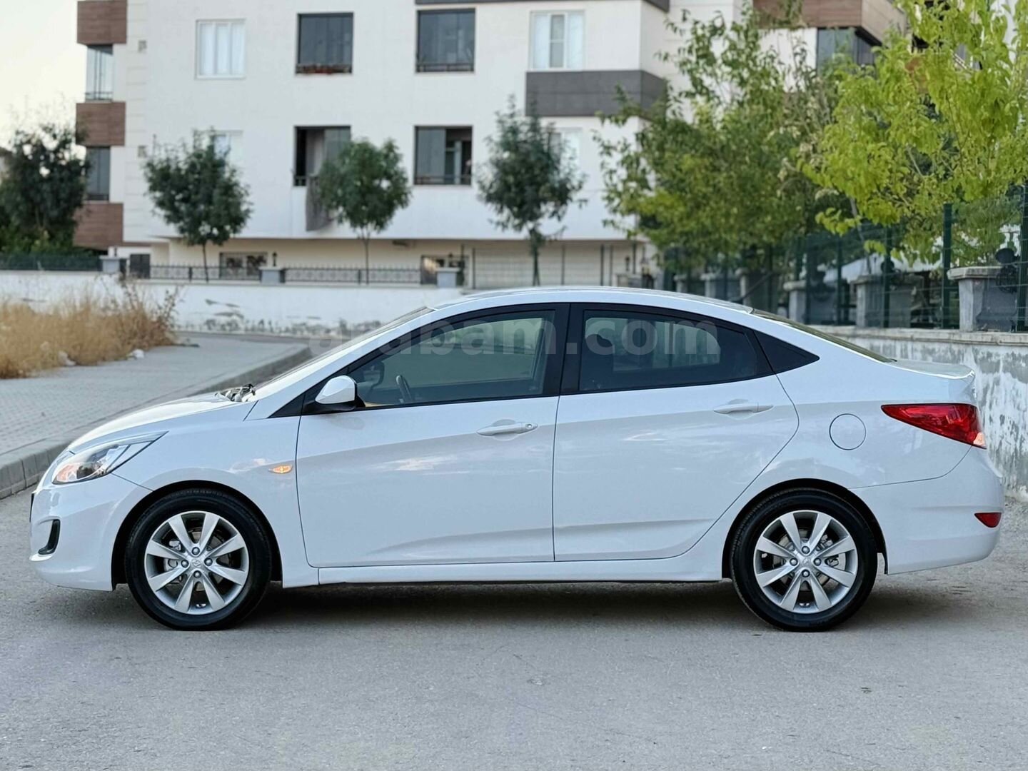 Galeriden Hyundai Accent Blue 1.6 CRDI Mode Plus 2017 Model Gaziantep 269.750 km Beyaz 4