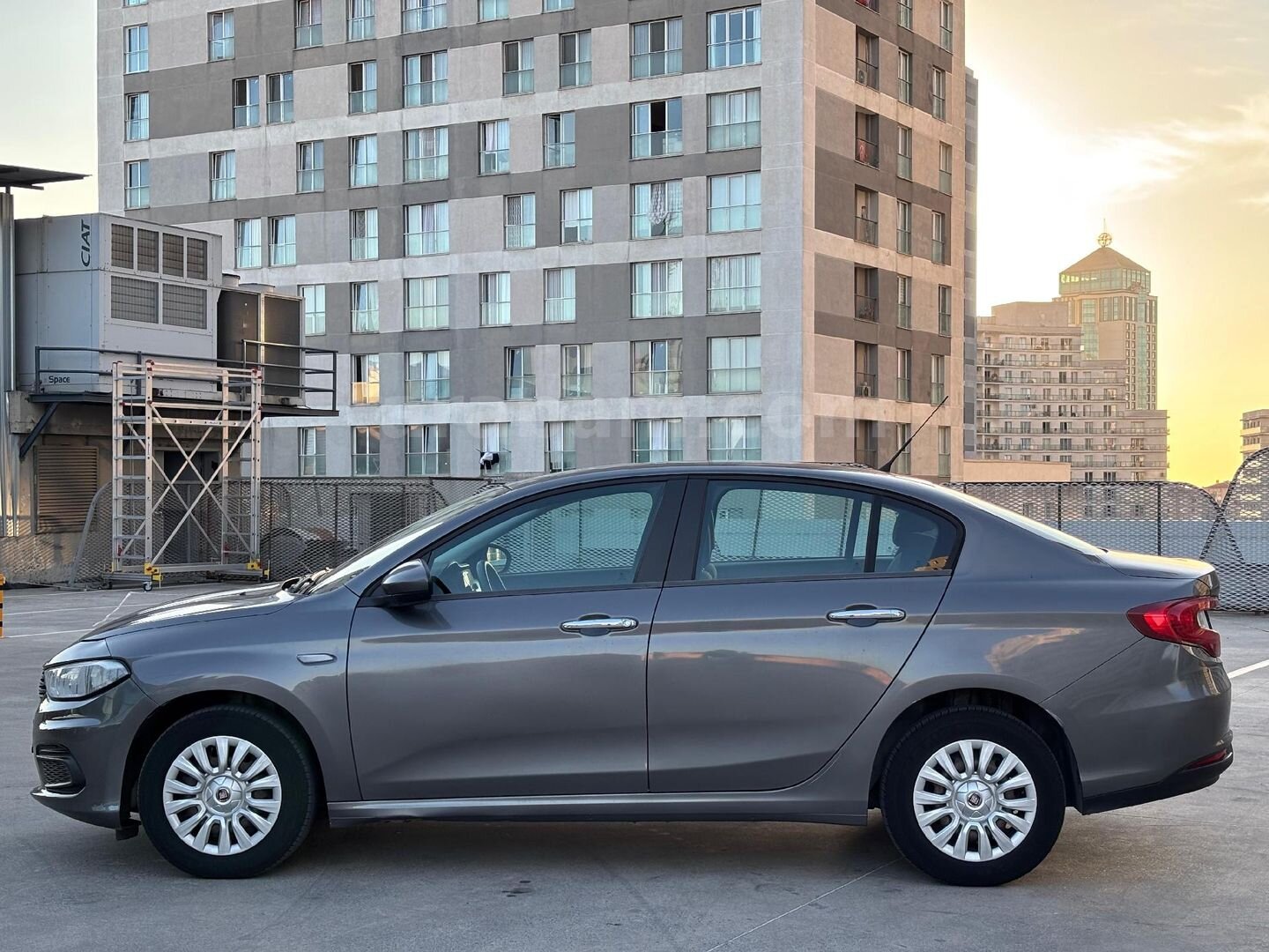 Galeriden Fiat Egea 1.6 Multijet Easy Plus 2020 Model İstanbul 131.000 km Füme 2