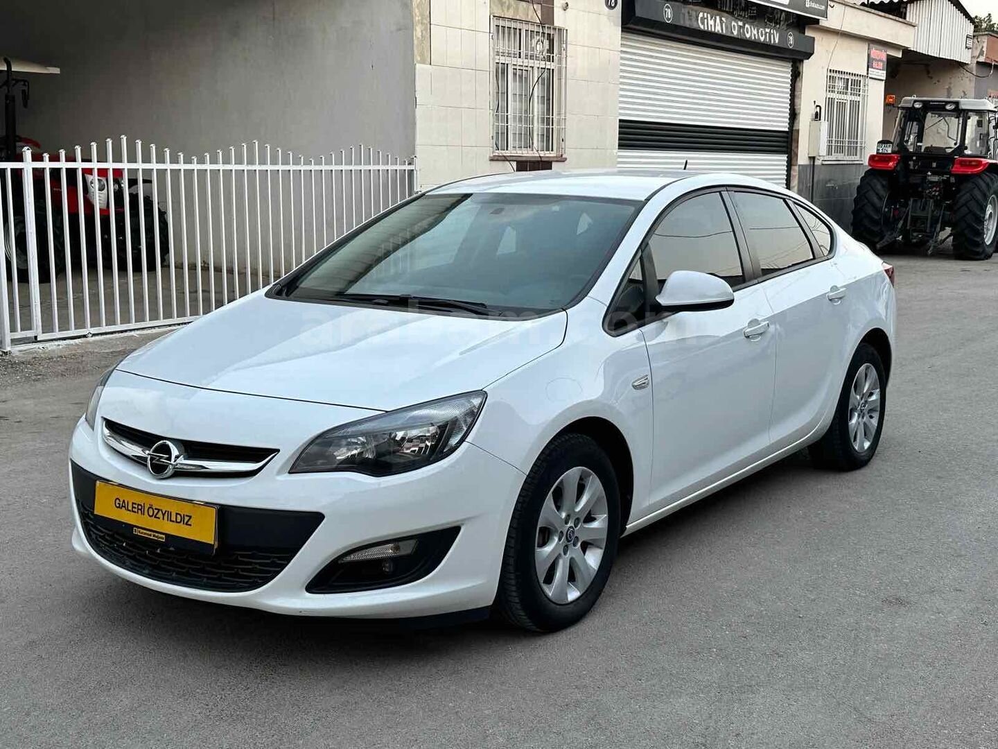 Galeriden Opel Astra 1.6 Edition Plus 2018 Model Adıyaman 54.000 km Beyaz 5
