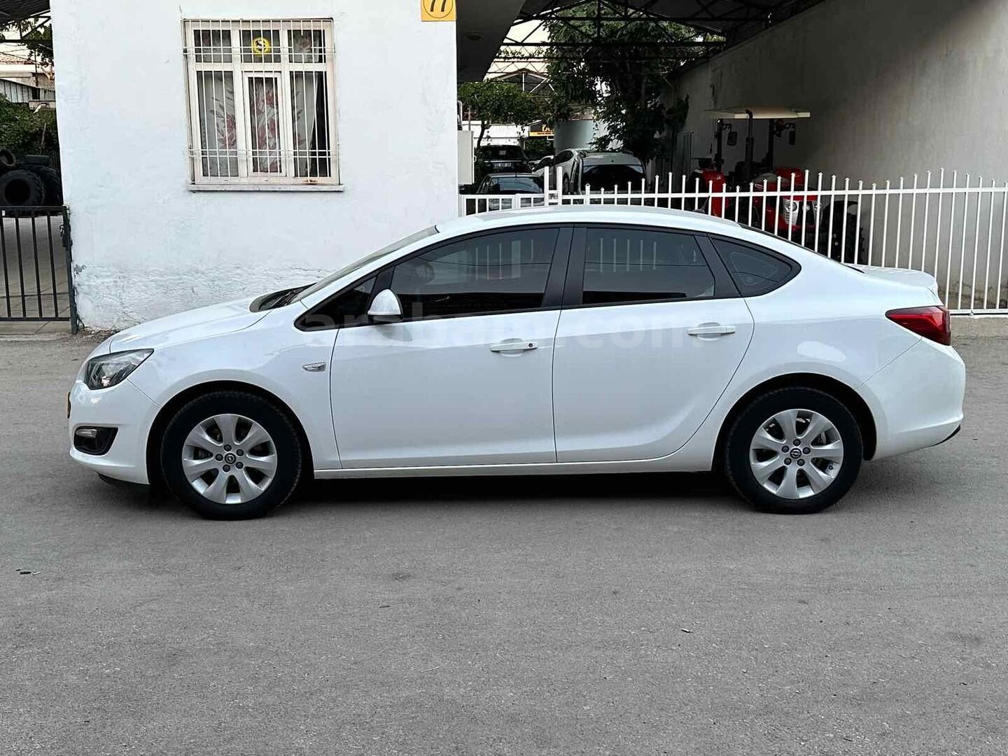 Galeriden Opel Astra 1.6 Edition Plus 2018 Model Adıyaman 54.000 km Beyaz 7