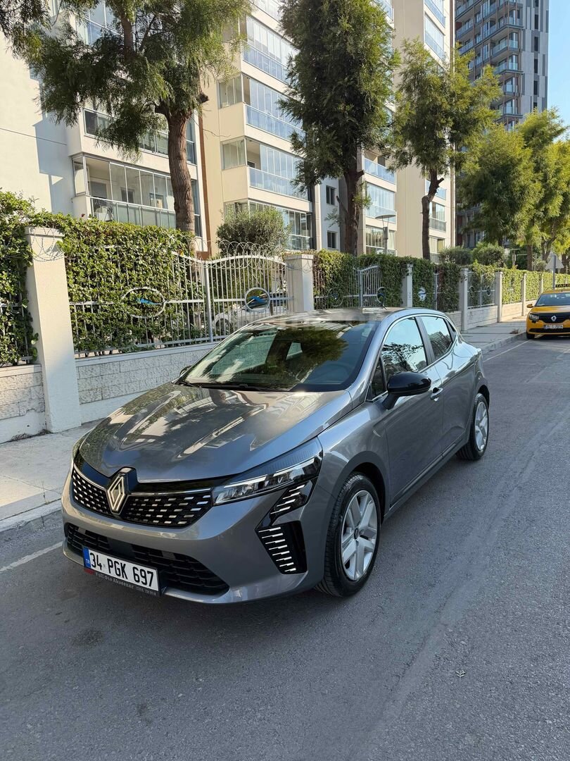 Galeriden Renault Clio 1.0 TCe Evolution 2025 Model Elazığ 13.000 km Gri 1