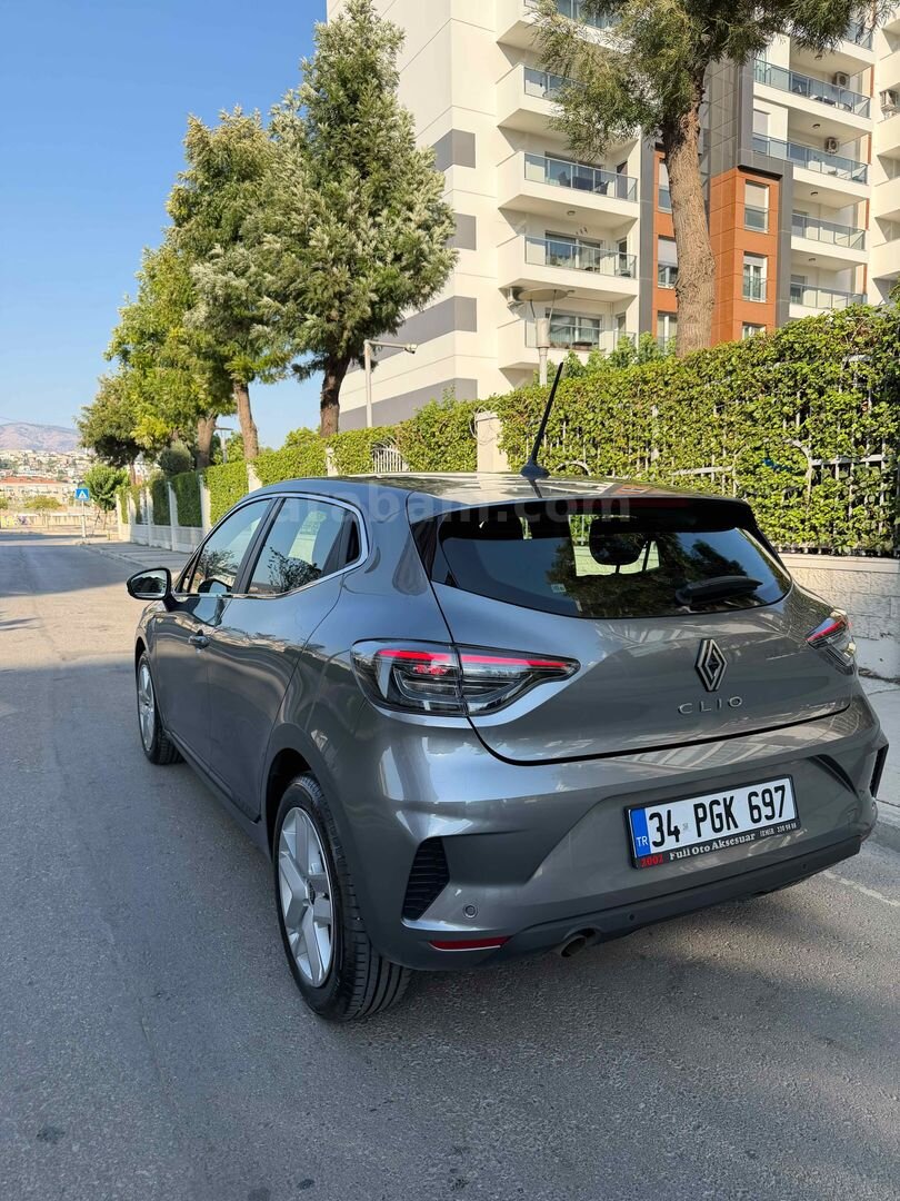 Galeriden Renault Clio 1.0 TCe Evolution 2025 Model Elazığ 13.000 km Gri 4