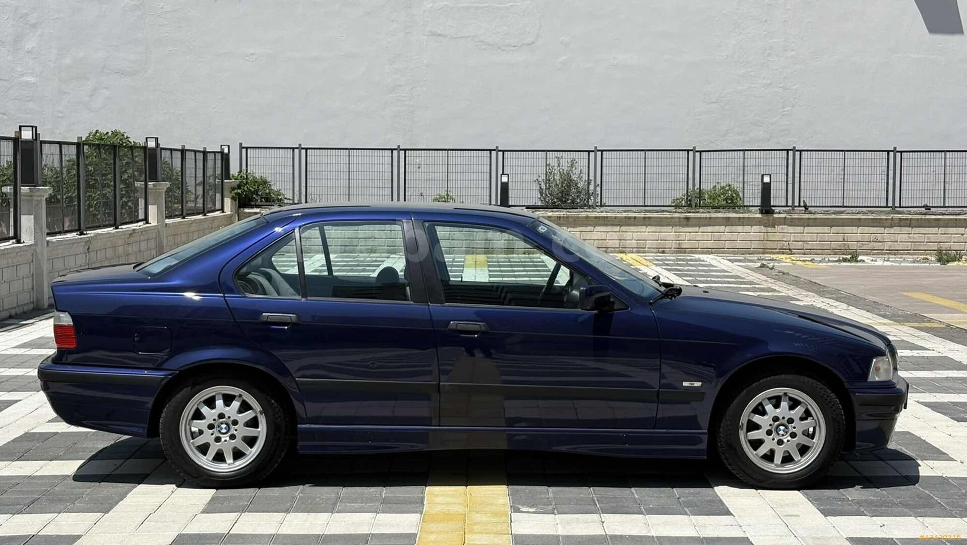 Galeriden BMW 3 Serisi 316i Standart 1998 Model Bursa 239.000 km Lacivert 3