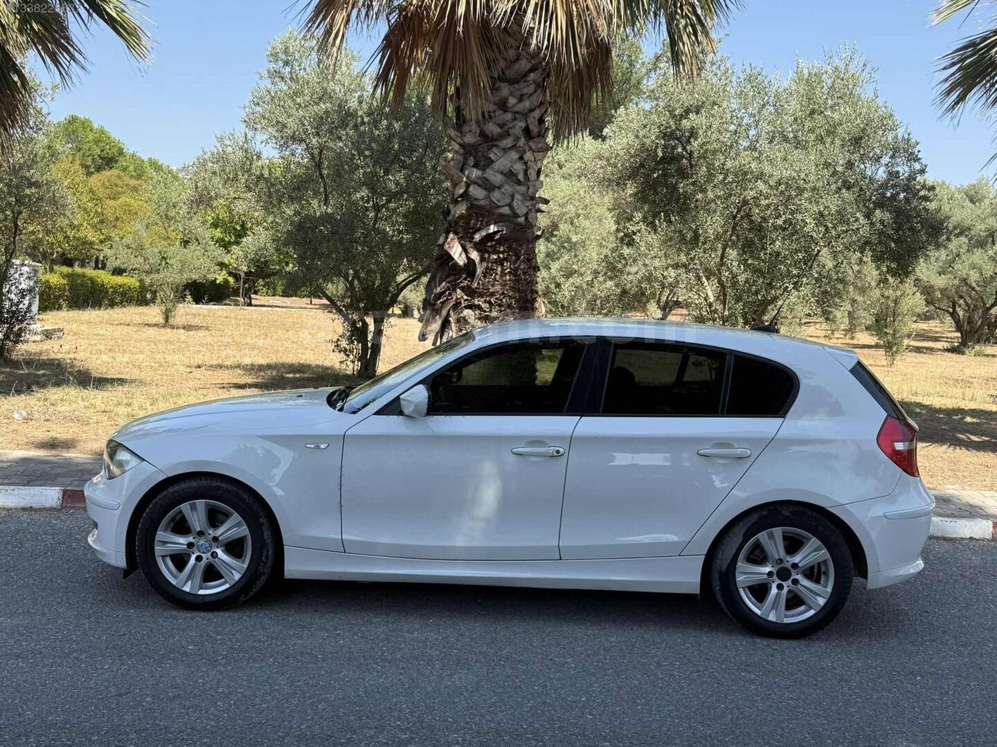 Galeriden BMW 1 Serisi 116i Comfort 2011 Model Muğla 116.000 km Beyaz 3