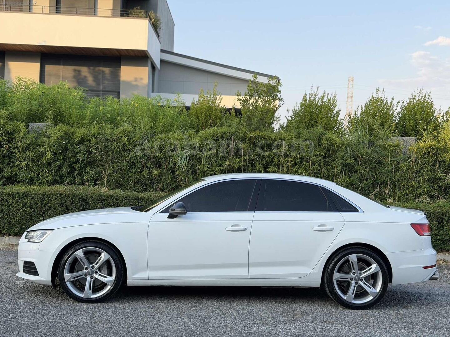 Galeriden Audi A4 Sedan 2.0 TDI Quattro Dynamic 2015 Model Antalya 350.000 km Beyaz 6