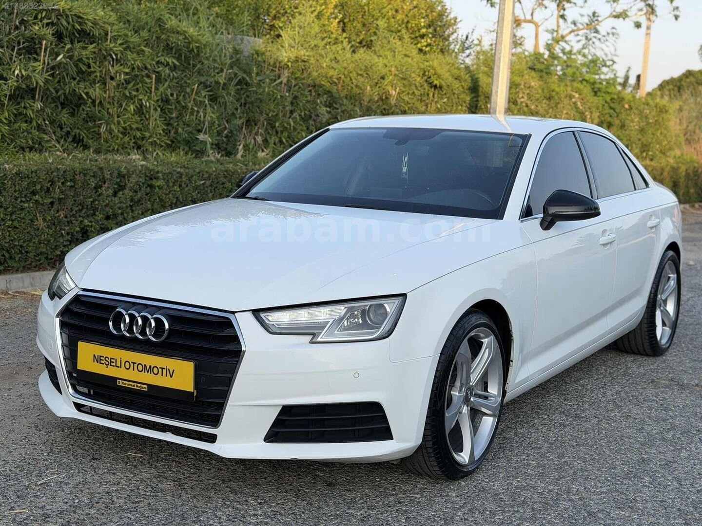 Galeriden Audi A4 Sedan 2.0 TDI Quattro Dynamic 2015 Model Antalya 350.000 km Beyaz 4