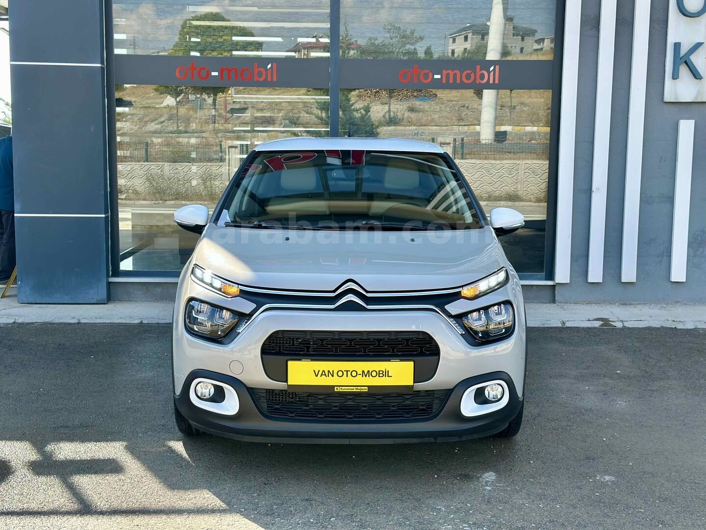 Galeriden Citroen C3 1.2 PureTech Shine 2024 Model Van 57.000 km Bej 5