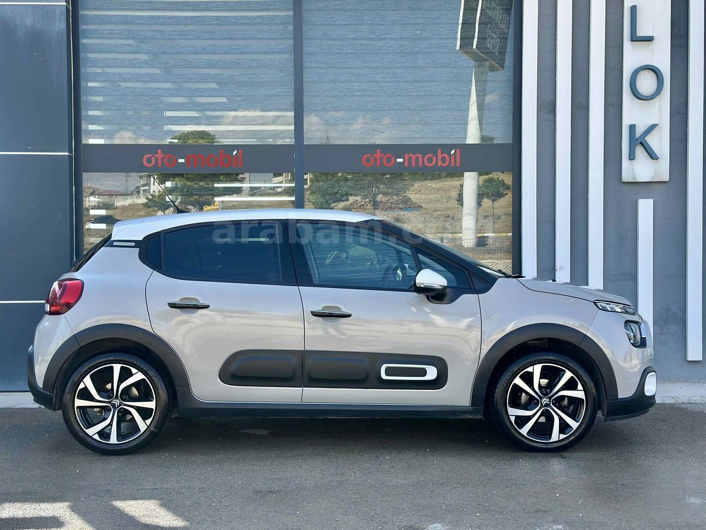 Galeriden Citroen C3 1.2 PureTech Shine 2024 Model Van 57.000 km Bej 4