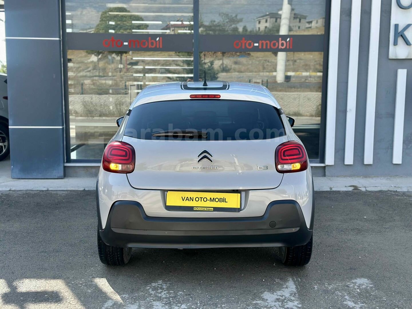 Galeriden Citroen C3 1.2 PureTech Shine 2024 Model Van 57.000 km Bej 6