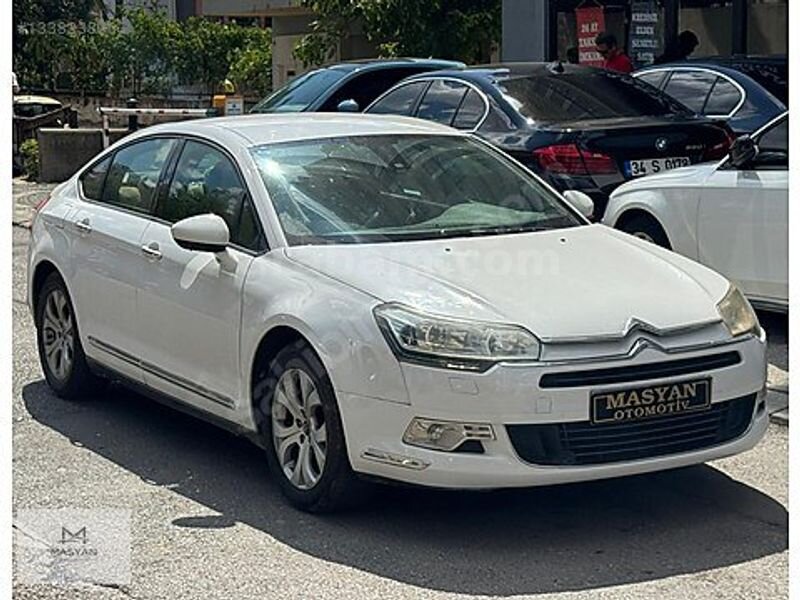 Galeriden Citroen C5 1.6 e-HDi Confort 2015 Model İstanbul 225.000 km Beyaz